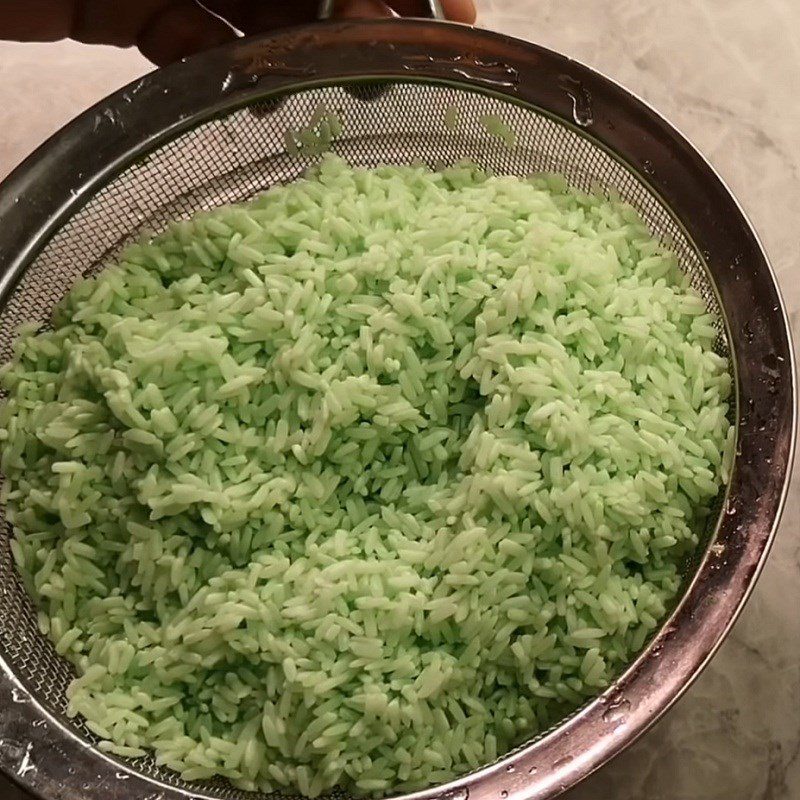 Step 3 Mixing the dough for cassava cake with taro filling