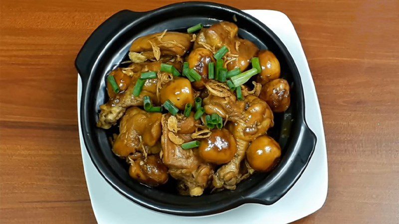 Braised chicken with quail eggs