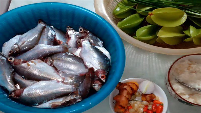 Ingredients for braised silver carp with sour starfruit and green banana