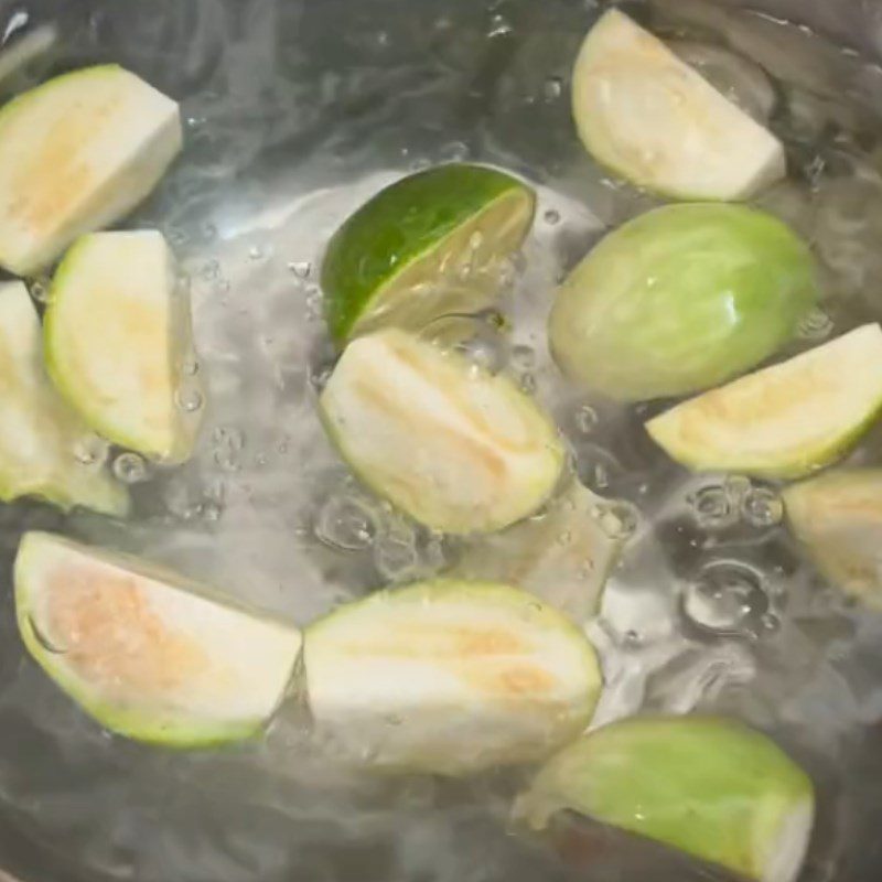 Step 1 Prepare the ingredients for Stir-fried Eggplant with Betel Leaves