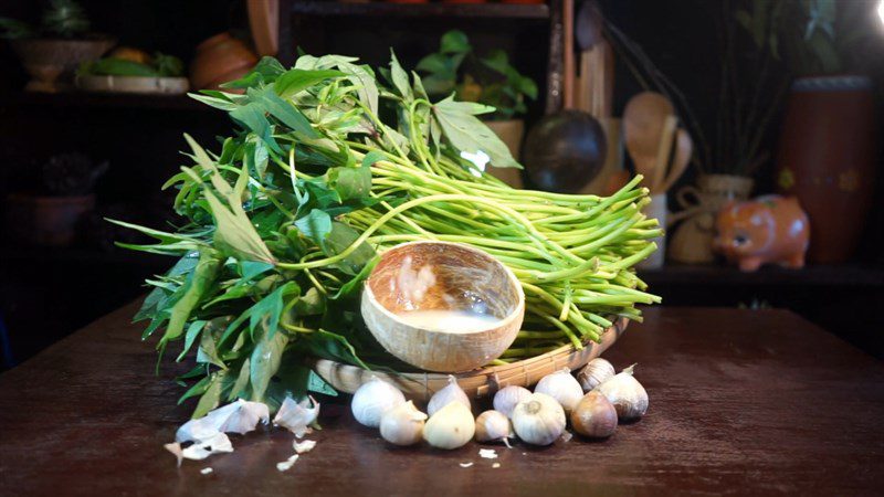 Ingredients for stir-fried water spinach with fermented rice