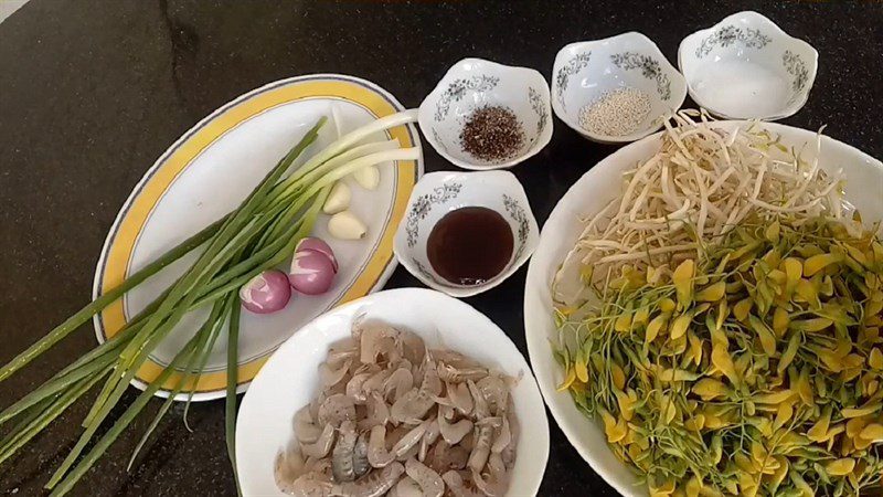 Ingredients for stir-fried prawns with water lily, stir-fried scallion prawns