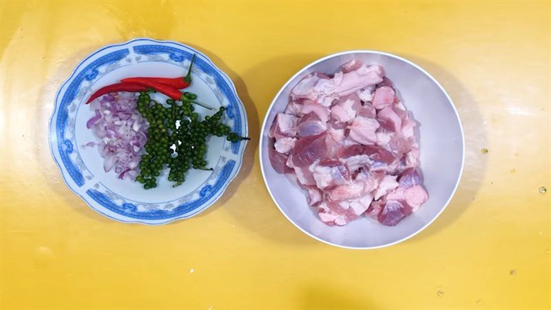 Ingredients for green peppercorn braised pork