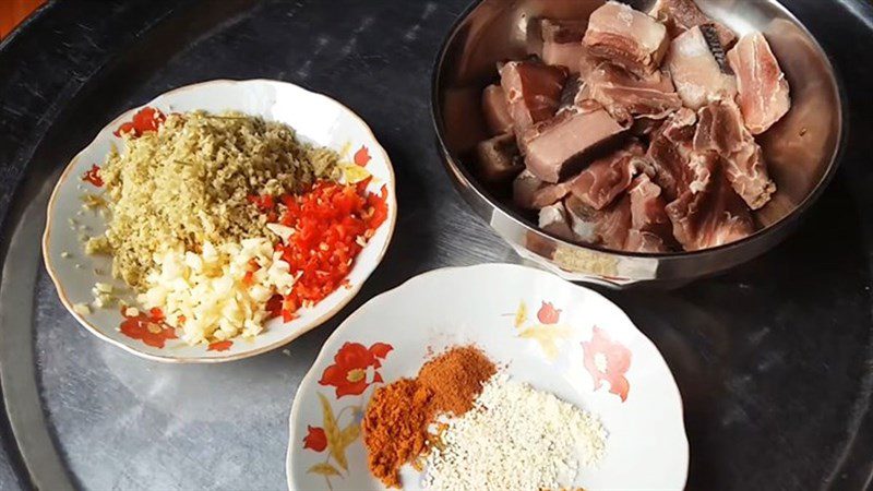 Ingredients for stir-fried skate fish, stir-fried skate fish with lemongrass and chili