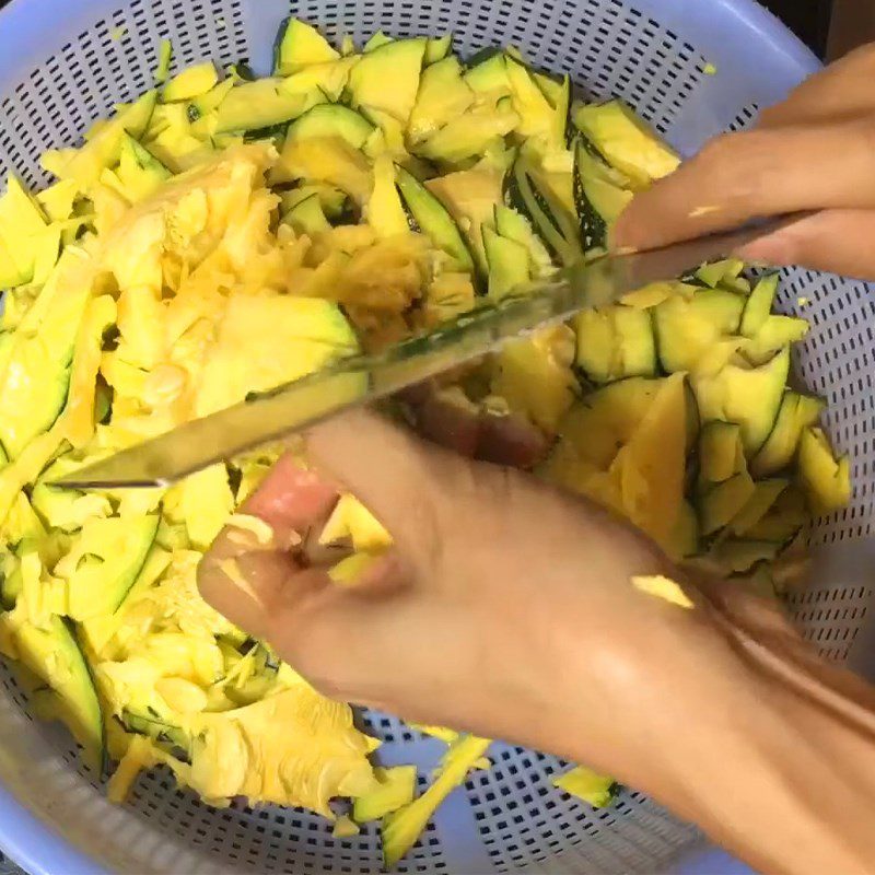 Step 1 Prepare and chop zucchini Stir-fried zucchini with garlic