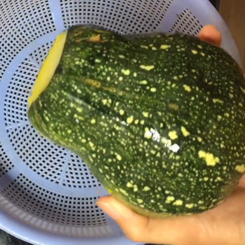 Step 1 Prepare and chop zucchini Stir-fried zucchini with garlic