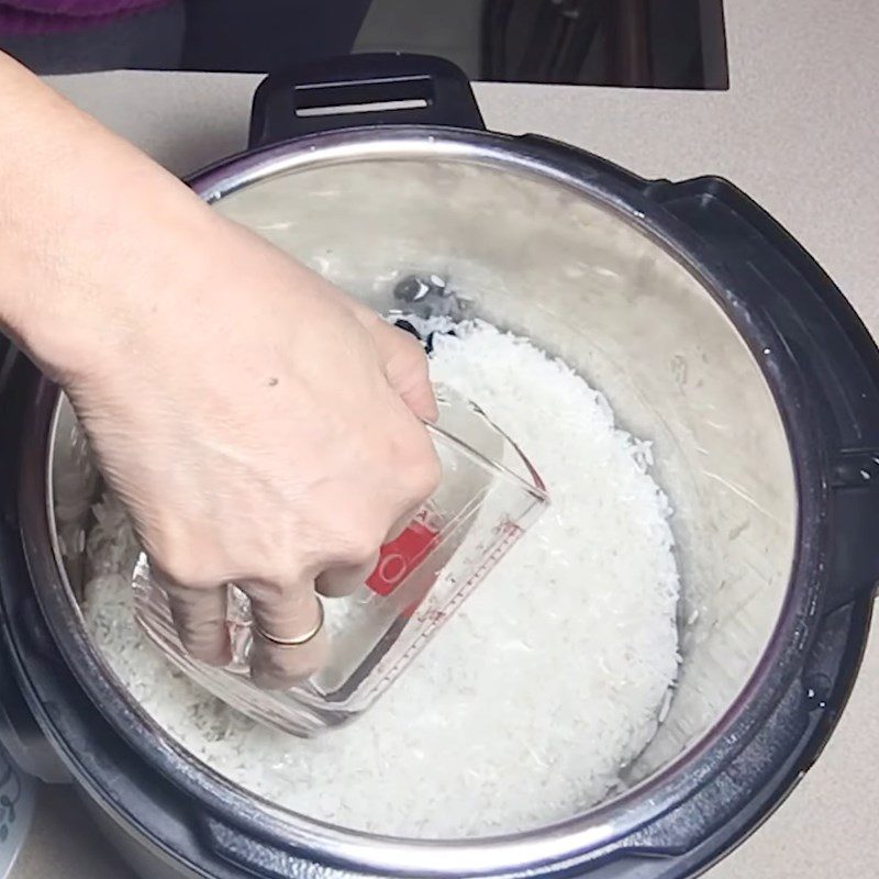 Step 2 Cooking black bean sticky rice Black bean sticky rice - ginger sticky rice