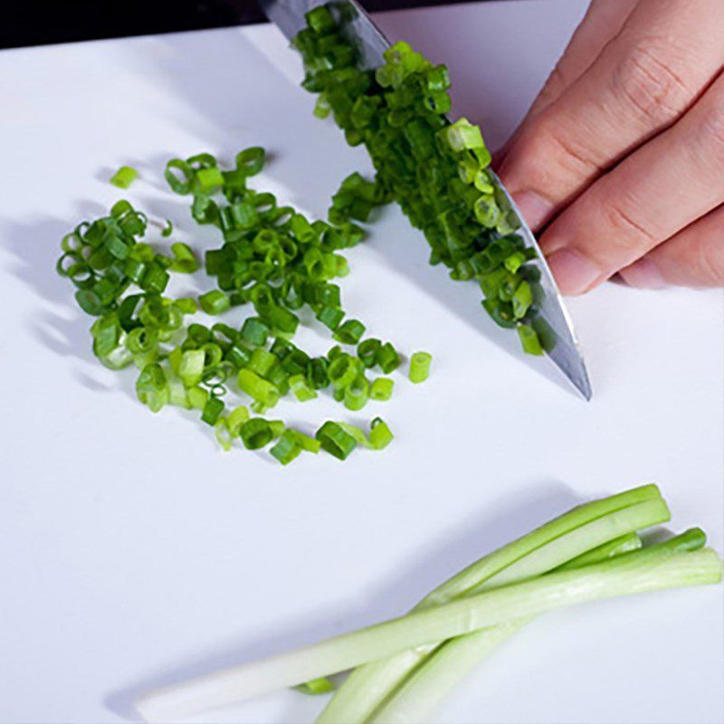 Step 1 Prepare the ingredients for the fried onion cake with cabbage rolls