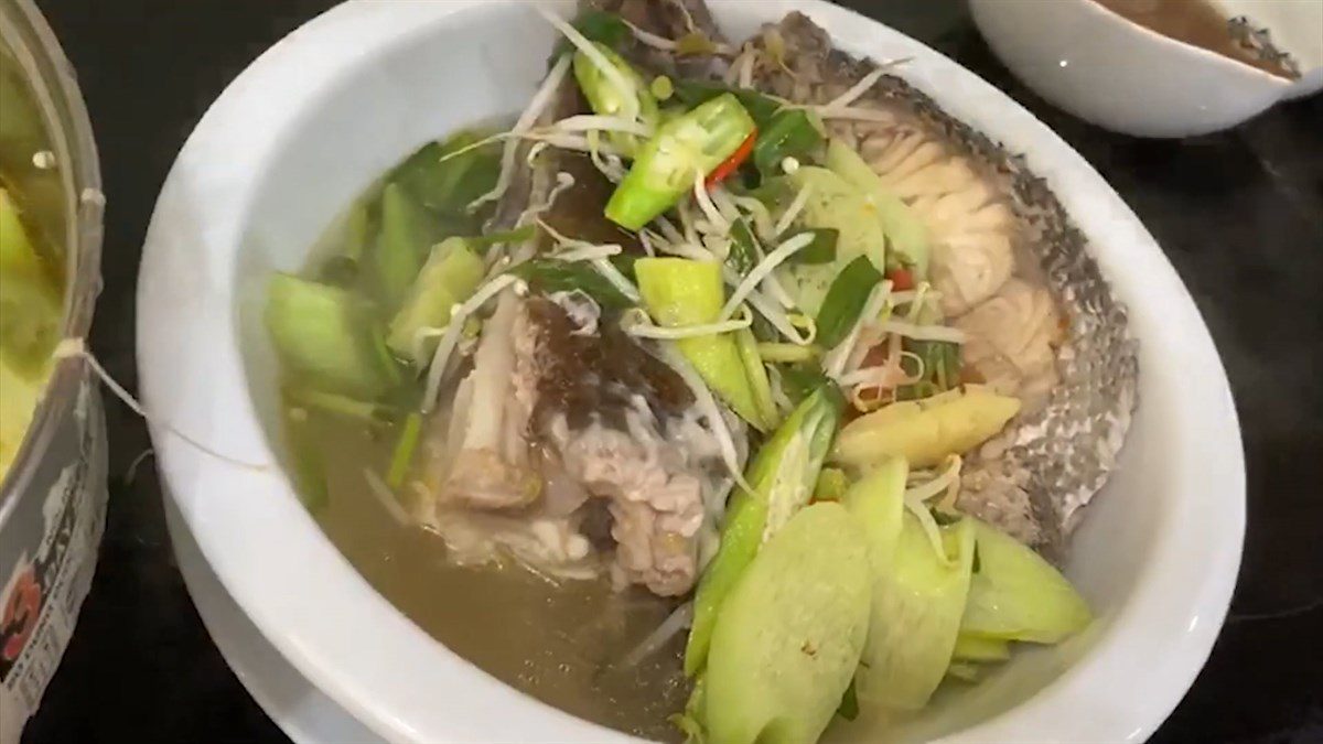 Grouper fish sour soup with shredded bamboo