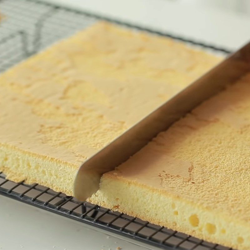 Step 1 Cut the cake Baked Yogurt Cheesecake