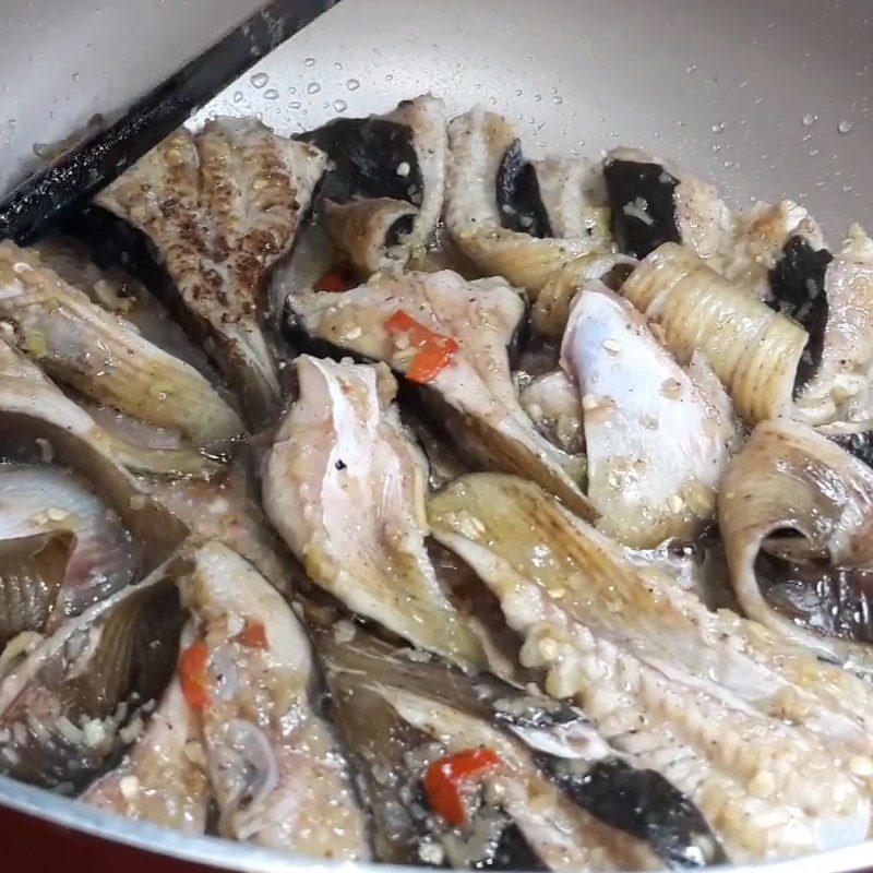 Step 4 Frying fish Fried stingray with lemongrass and chili