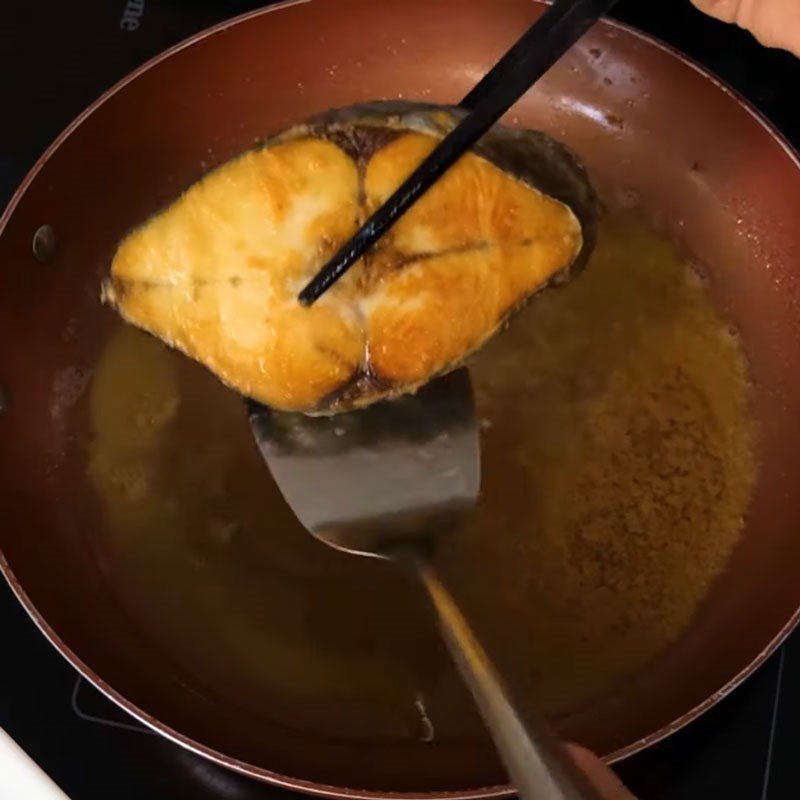 Step 3 Frying Fish Mackerel Stewed with Pepper