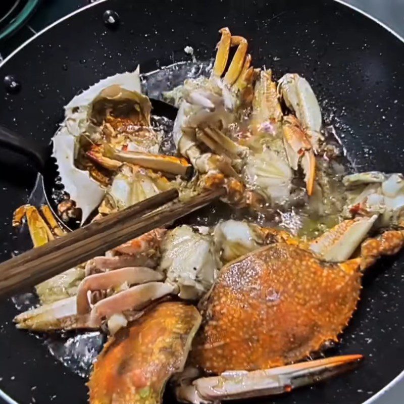 Step 3 Fried Crab Crab with salted egg