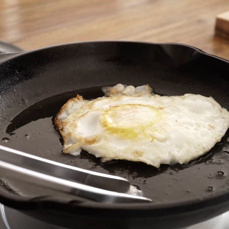 Step 2 Fry eggs and cold meat for Kimbap