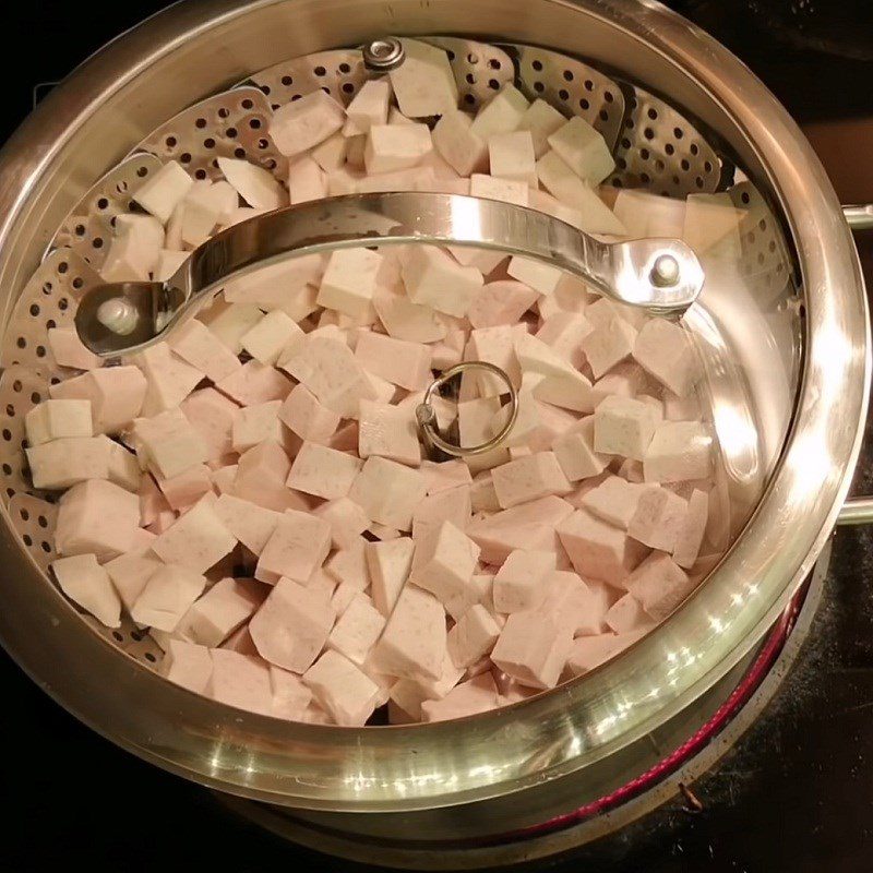 Step 2 Prepare the taro and coconut filling for the cassava cake