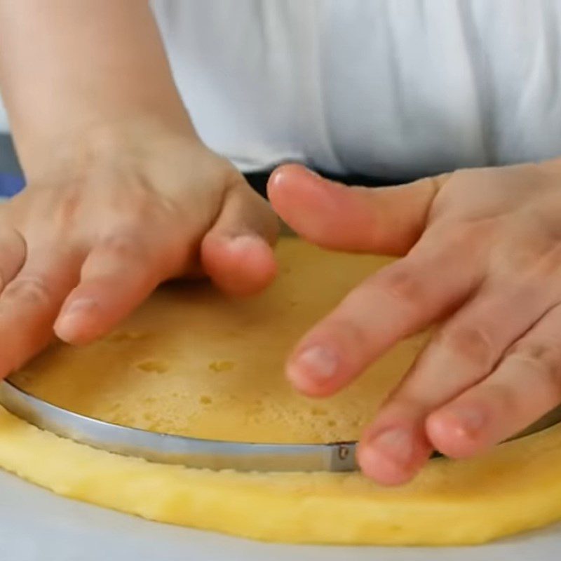 Step 7 Pouring the apple tart mold - apple tart tatin