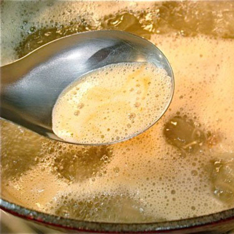 Step 3 Simmer the broth for the sour soup