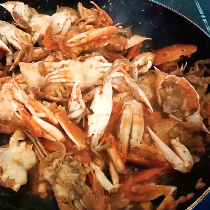 Step 3 Completion Frying crab with garlic