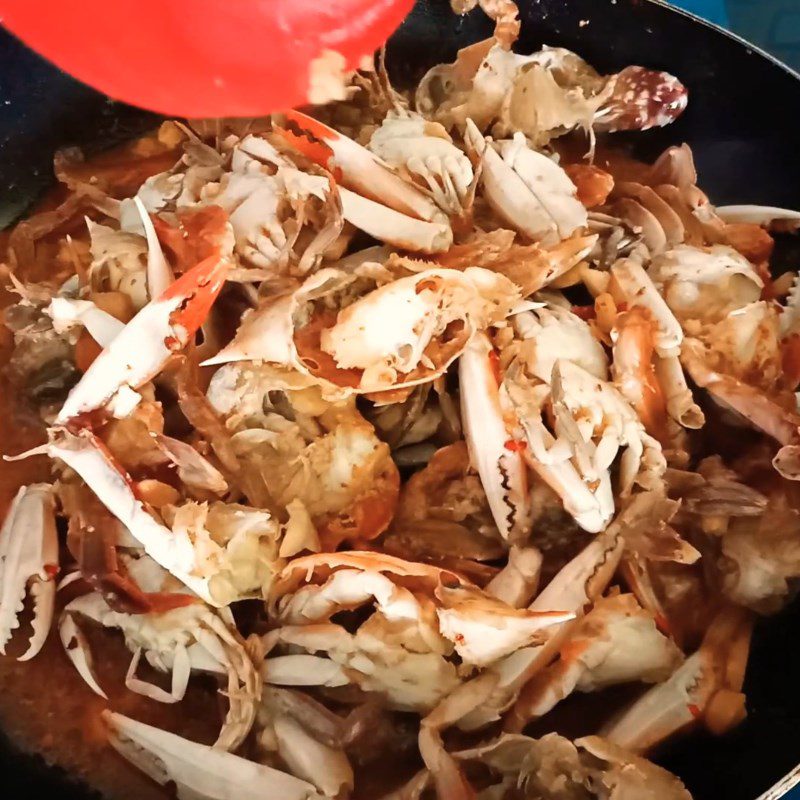 Step 3 Completion Frying crab with garlic