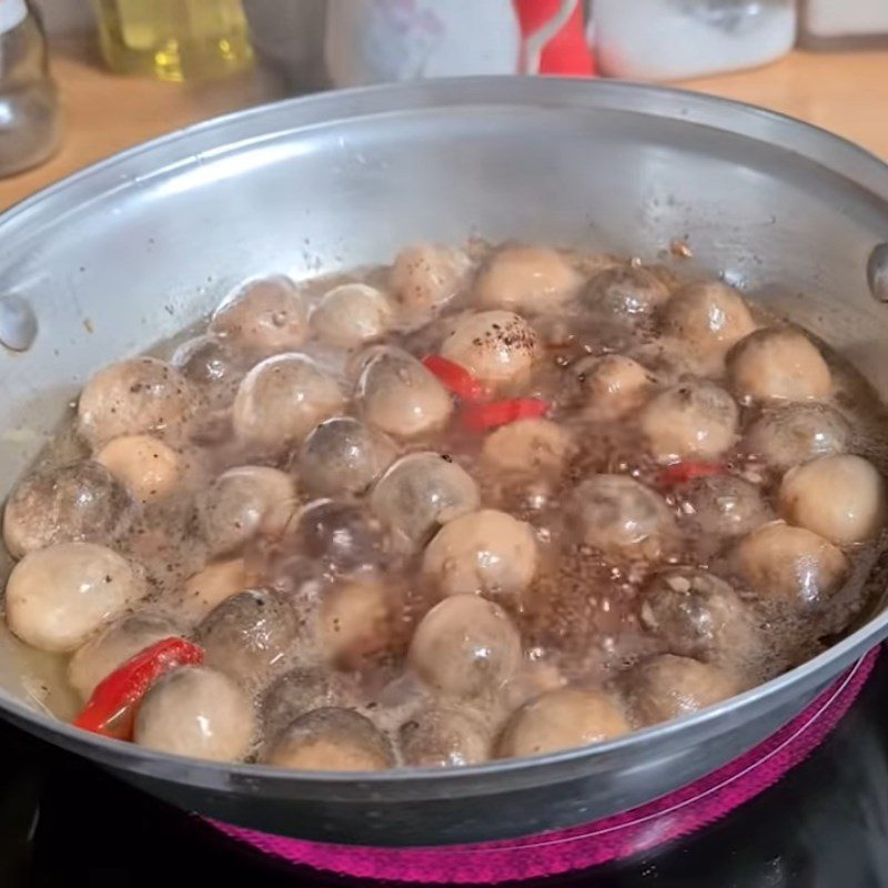 Step 3 Braised mushrooms Braised straw mushrooms with pepper