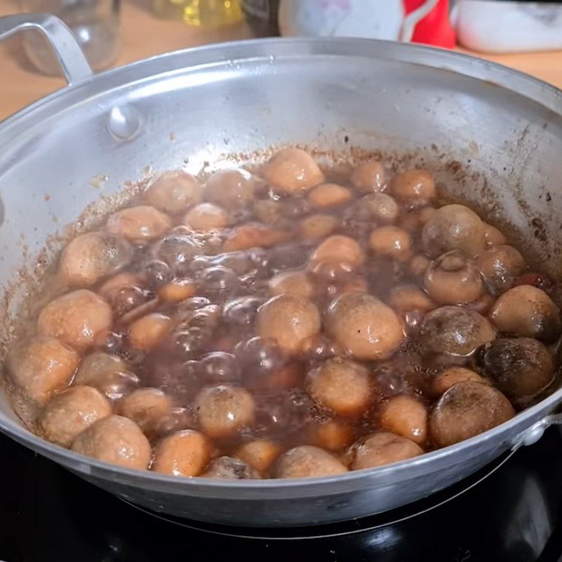 Step 3 Braised mushrooms Braised straw mushrooms with pepper