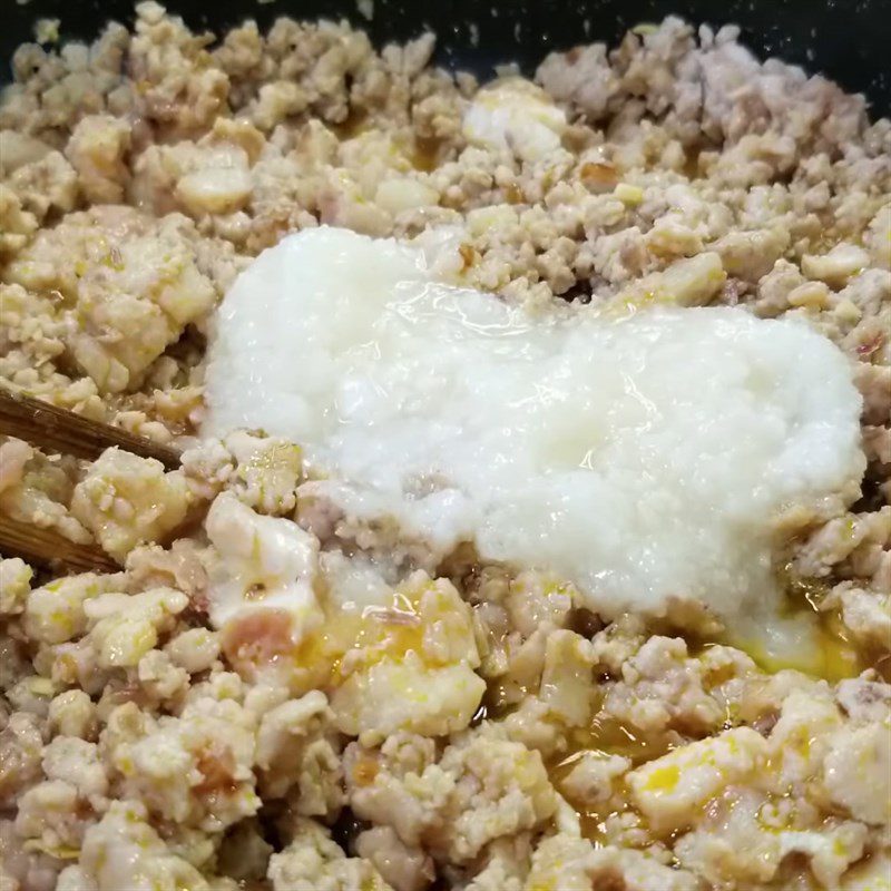 Step 4 Cook the meat Minced meat with shrimp paste