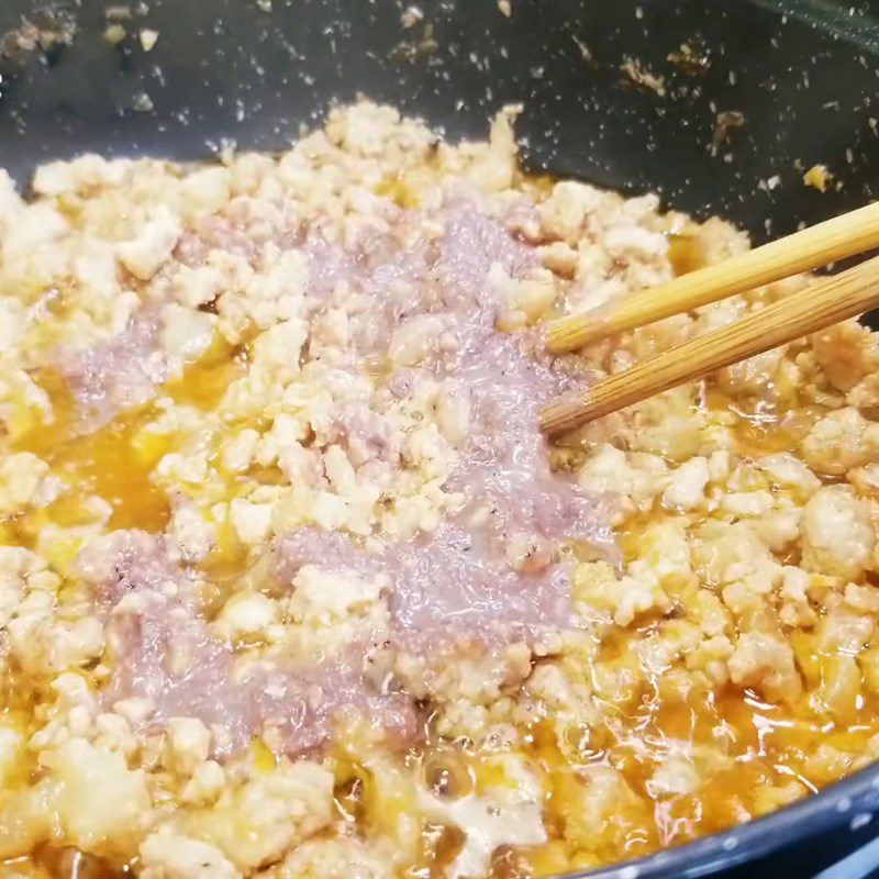 Step 4 Cook the meat Minced meat with shrimp paste