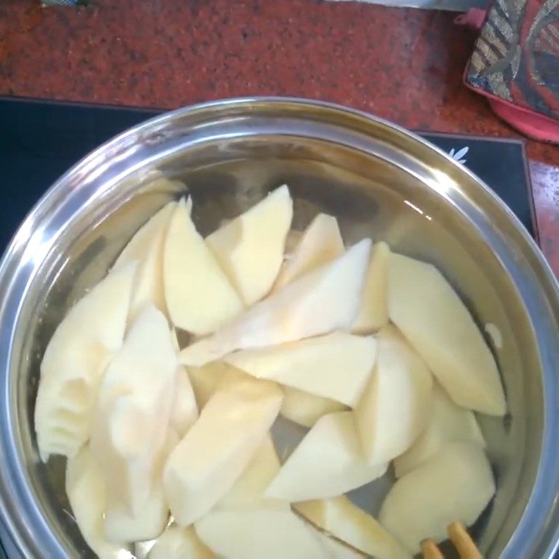 Step 4 Boiling Bamboo Shoots Ocean Tuna Stewed with Bamboo Shoots