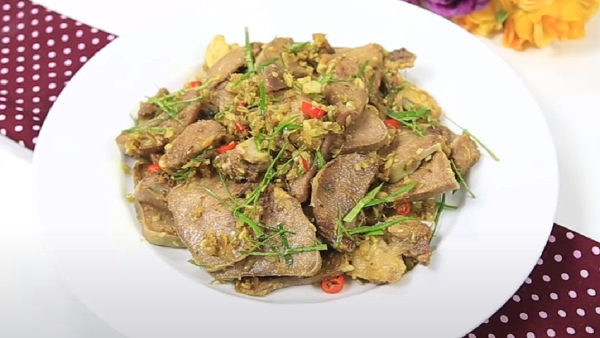 Stir-fried Pork Tongue with Galangal and Lemongrass