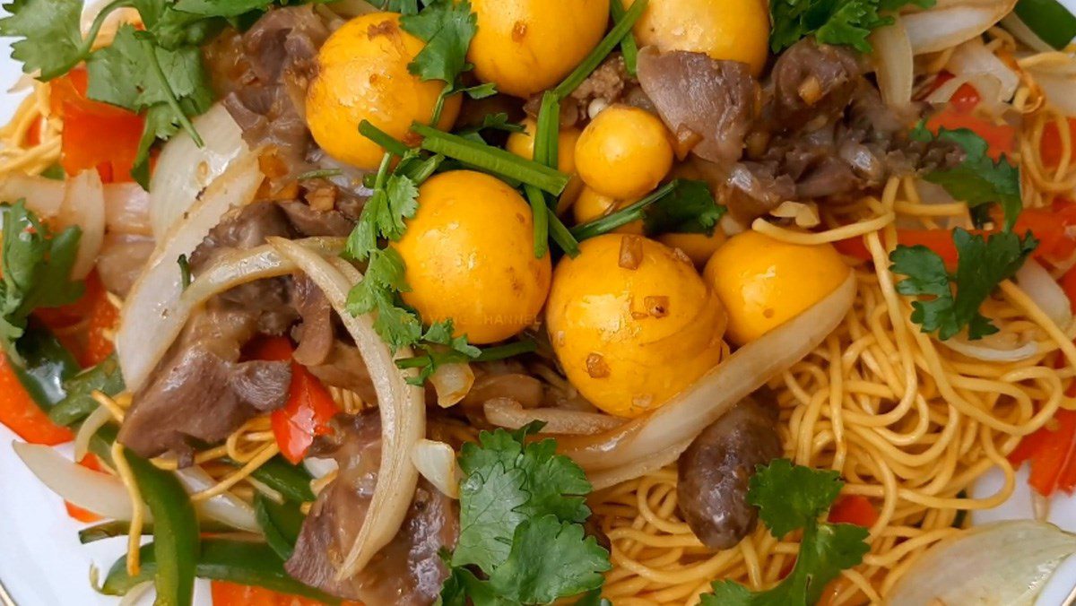 Stir-fried noodles with chicken entrails and quail eggs