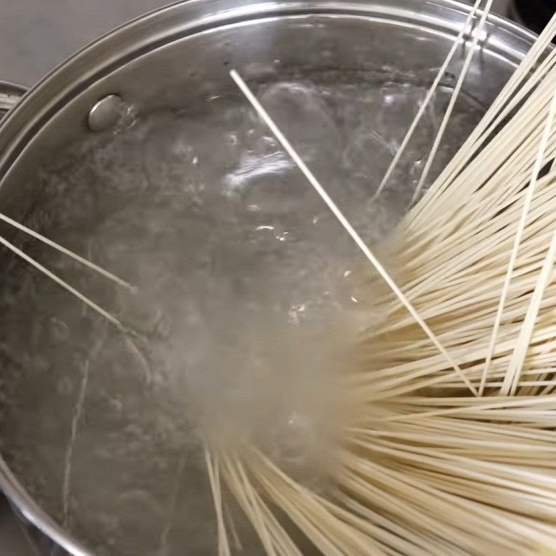 Step 2 Prepare other ingredients Hong Kong style fried noodles