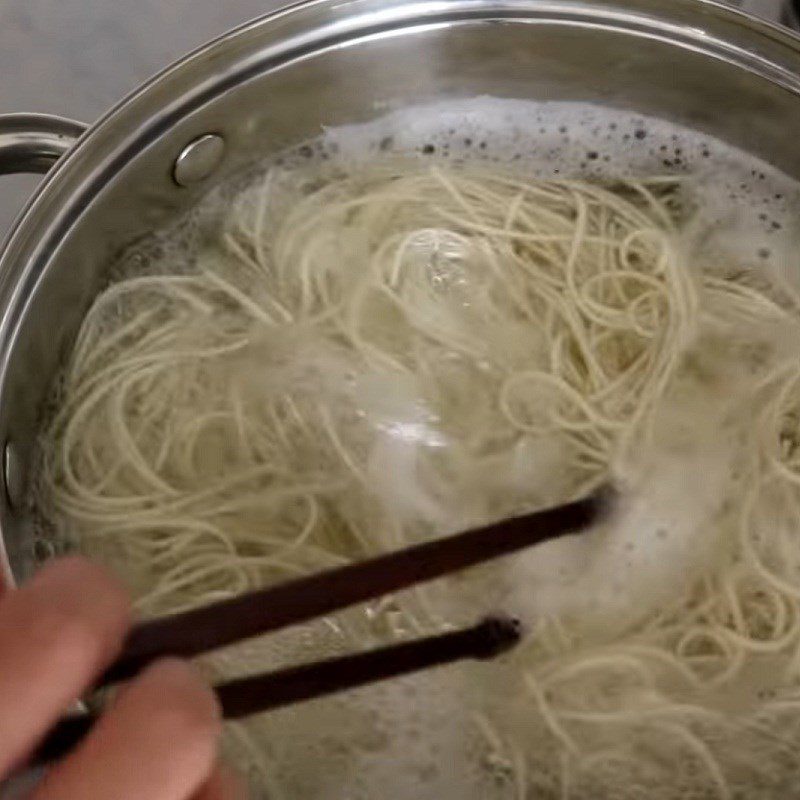 Step 2 Prepare other ingredients Hong Kong style fried noodles