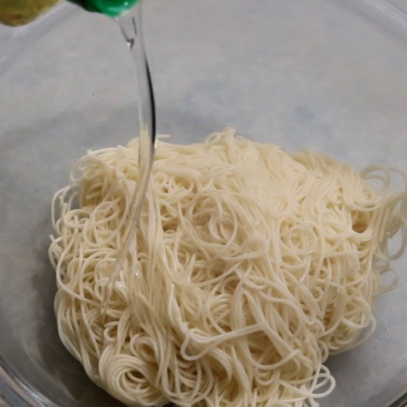 Step 2 Prepare other ingredients Hong Kong style fried noodles