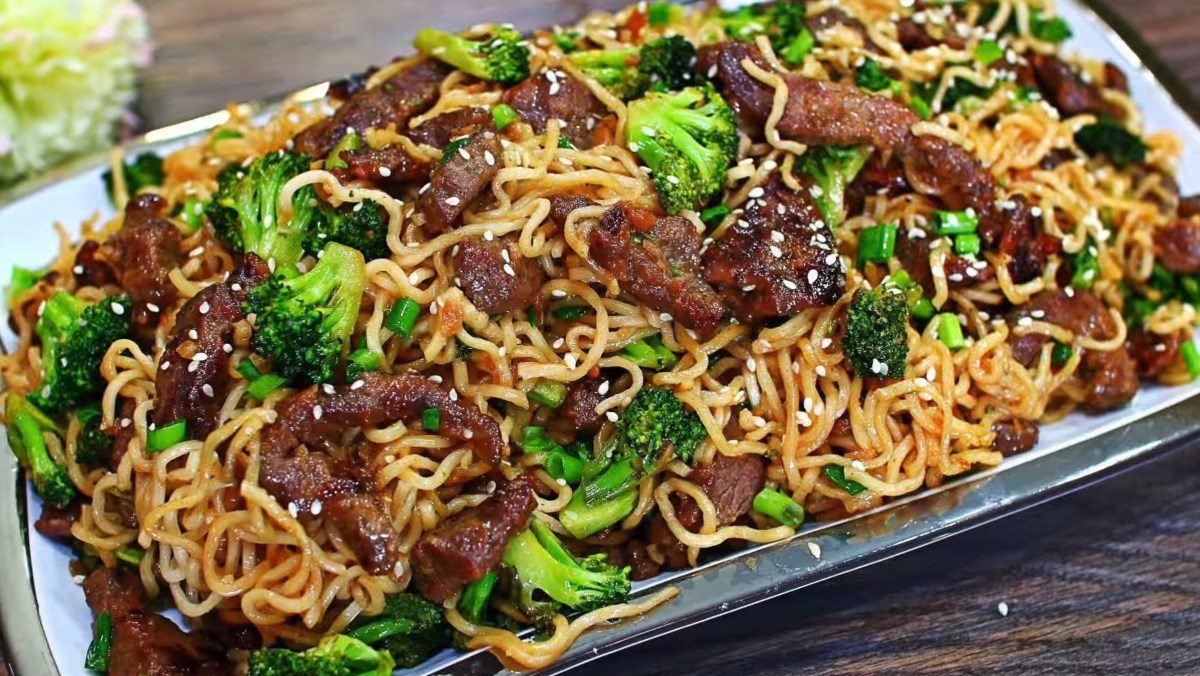 Stir-fried beef with broccoli