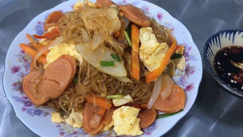 Stir-fried vermicelli with eggs