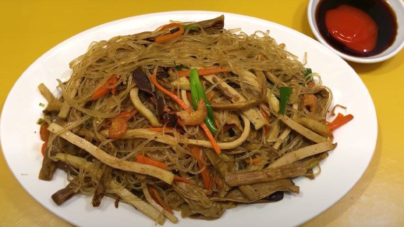 Stir-fried vermicelli with dried bamboo shoots