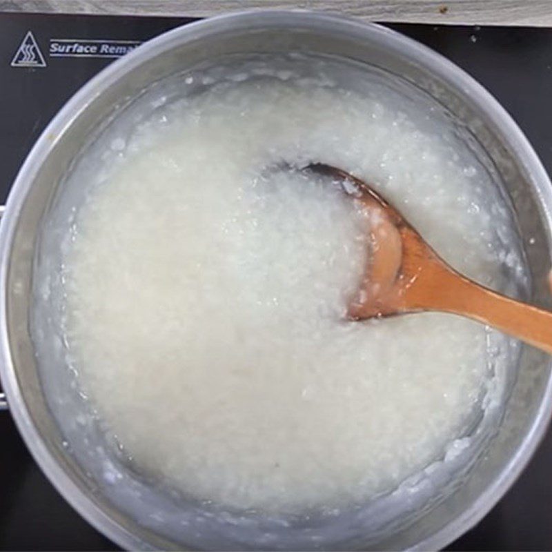 Step 2 Cook the porridge for Catfish Porridge with Red Pumpkin and Cheese