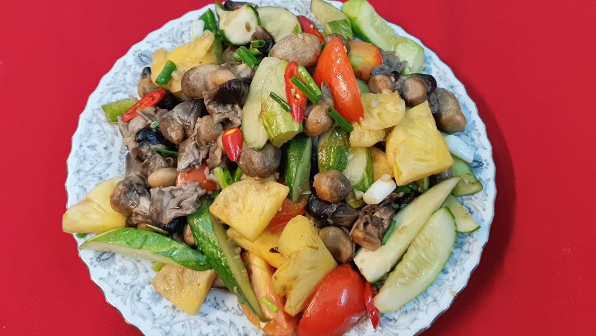 Stir-fried Straw Mushrooms with Sweet and Sour Sauce