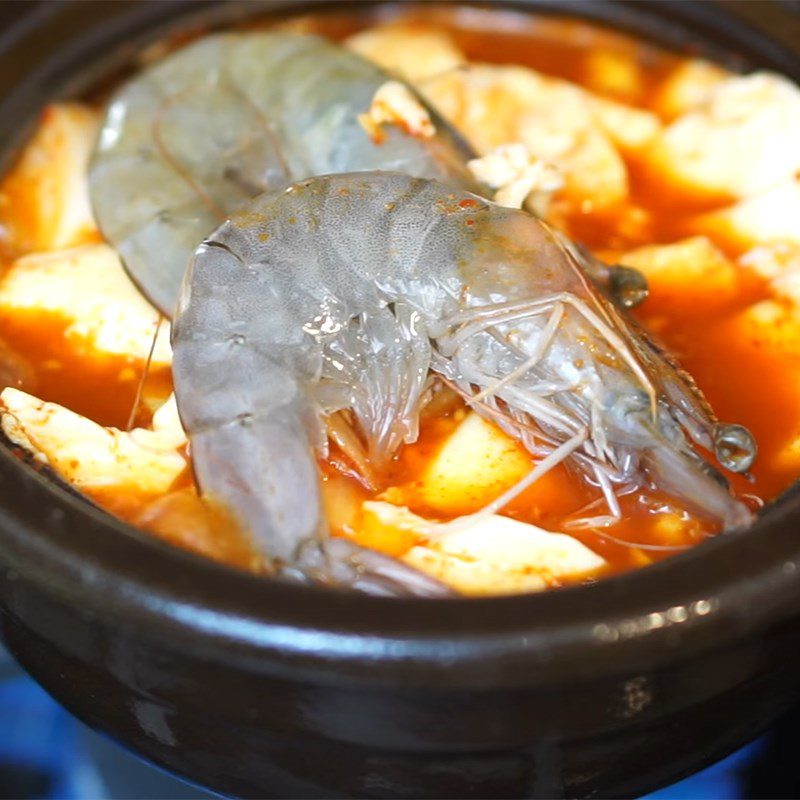 Step 4 Cook the soup Seafood kimchi soup