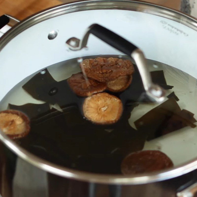 Step 1 Cook the broth for vegetarian miso ramen