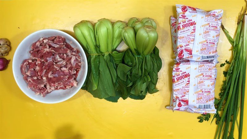 Ingredients for stir-fried beef noodles