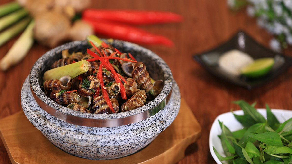 Stir-fried snails with lemongrass and chili