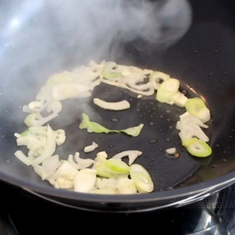 Step 4 Stir-fry the chicken breast Stir-fried chicken pho