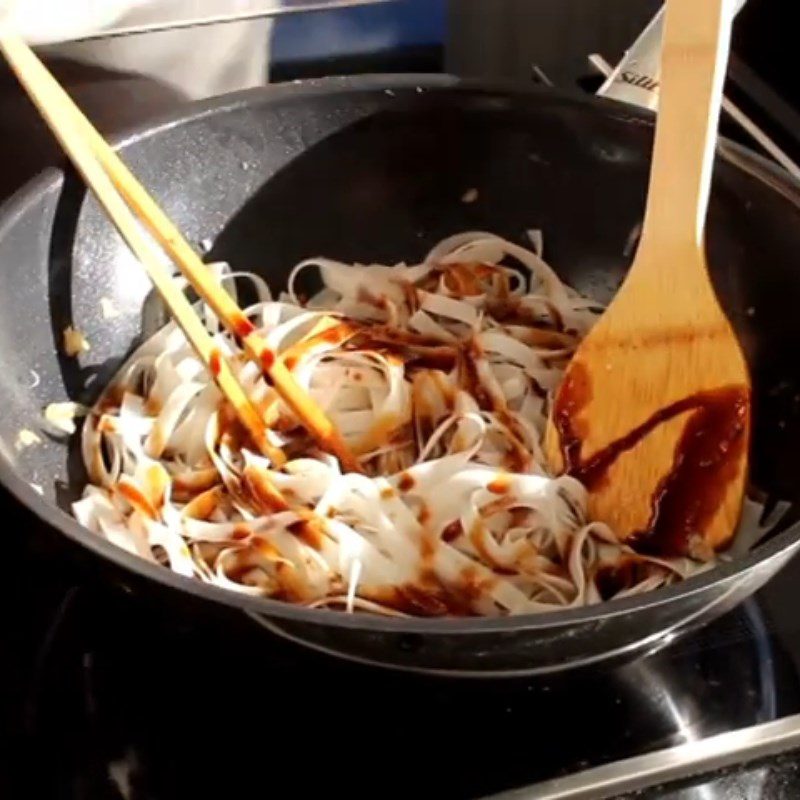 Step 5 Stir-fried Pho Chicken Stir-fried Pho