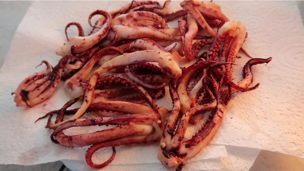 Grilled squid tentacles with chili salt