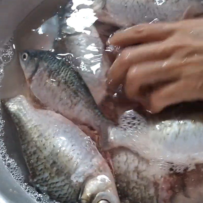 Step 1 Prepare the carp Fried Carp