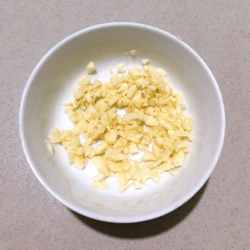 Step 1 Prepare the Ingredients for Stir-Fried Amaranth with Garlic