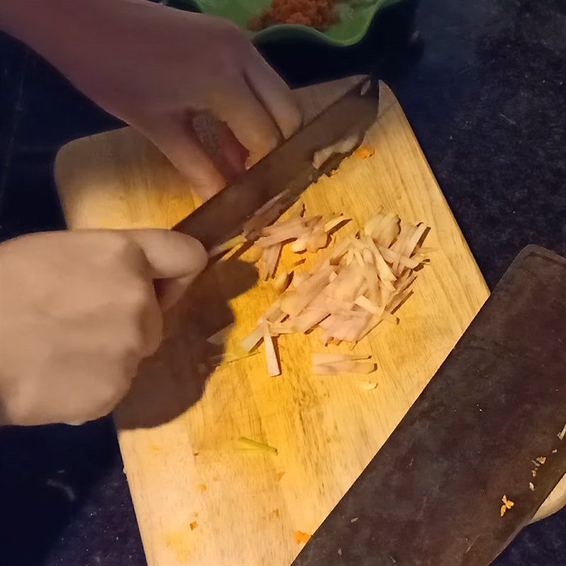 Step 1 Prepare the ingredients for Braised Catfish with Galangal