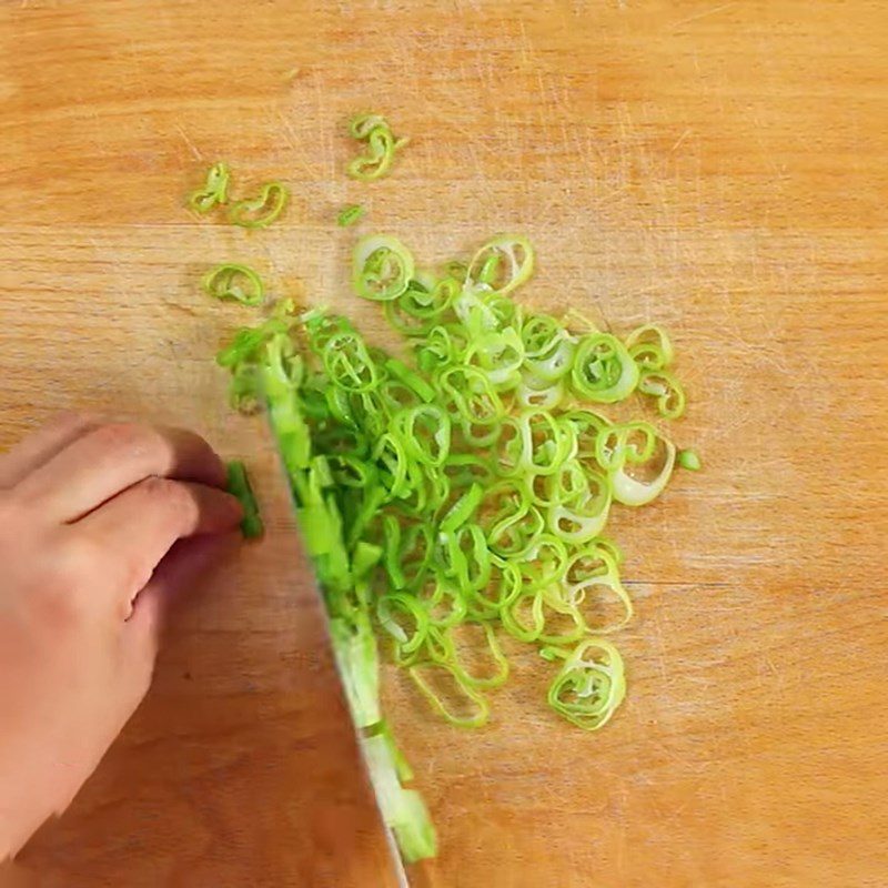 Step 1 Prepare the Ingredients for Seaweed Stir-Fried Noodles with Sausage