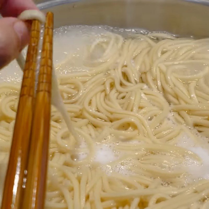 Step 2 Prepare the remaining ingredients Lobster stir-fried noodles with XO sauce